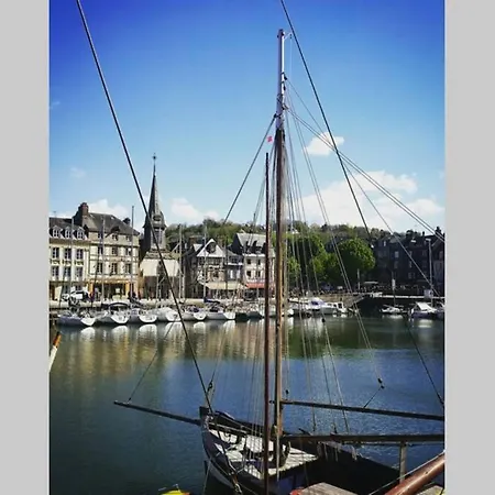 Pause Chez Julien, Lumineux Et Idealement Situe! Apartamento