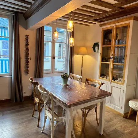 Pause Chez Julien, Lumineux Et Idealement Situe! * Honfleur