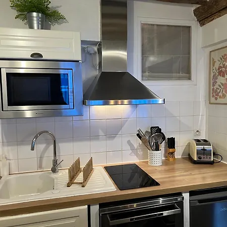 Pause Chez Julien, Lumineux Et Idealement Situe! Apartamento