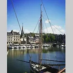 Pause Chez Julien, Lumineux Et Idealement Situe! شقة