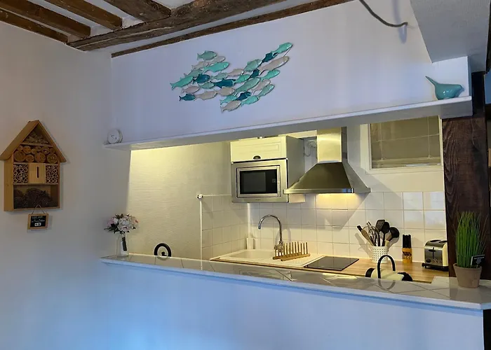 Pause Chez Julien, Lumineux Et Idealement Situe! *