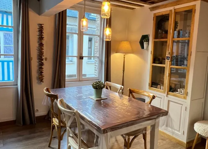 Pause Chez Julien, Lumineux Et Idealement Situe! * Онфлёр